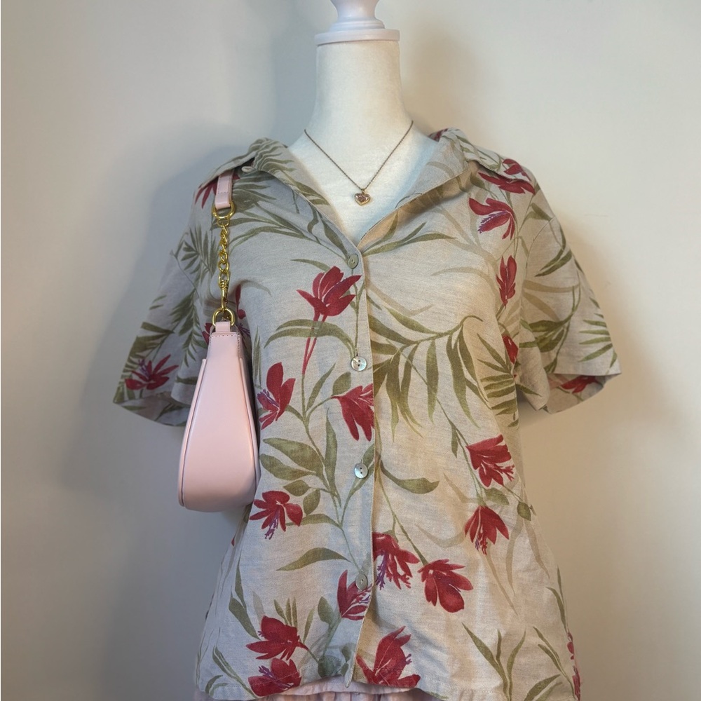 Beige & Red Floral Button-Up Women’s Top